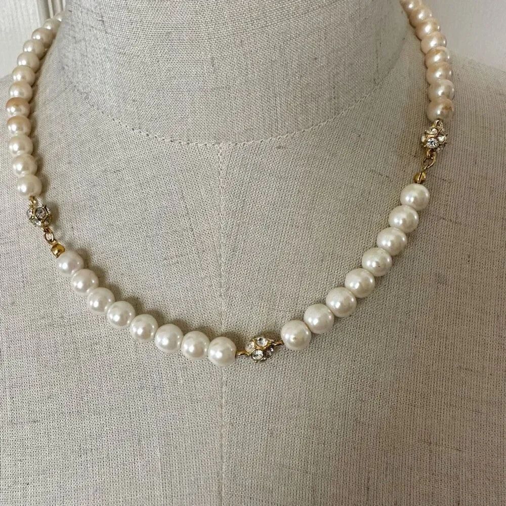 Avon faux pearl rhinestone ball necklace